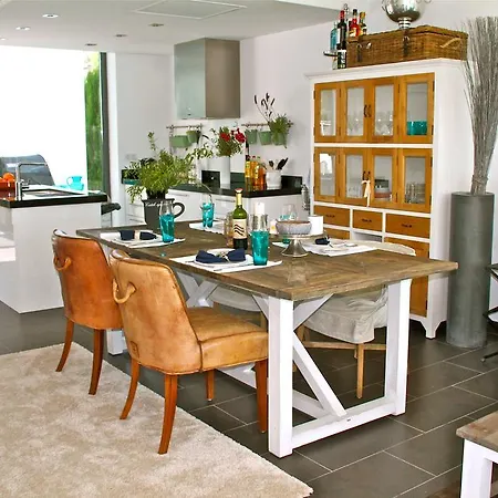 B-only Beach House Alcanada